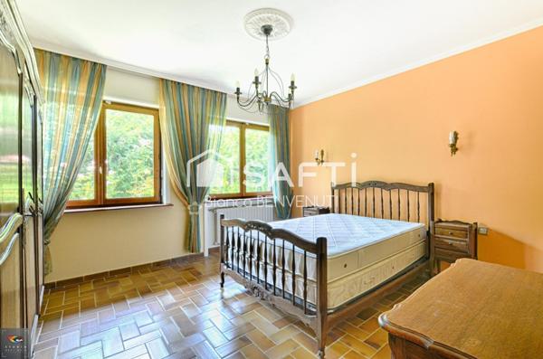 Appartement Entrée Privative - Rez-de-chaussée avec terrasse, terrain, garage 2vl, caves, place parking privative