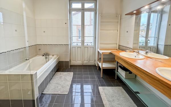 Maison à vendre    8 pièces • 262,48 m2 Toulouse