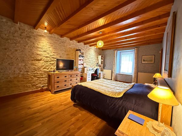 Maison - 7 pièces - 177 m²