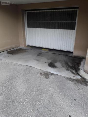 Garage - Parking à louer à Bourg-en-Bresse dans l'Ain (01000), ref : 01083-L133