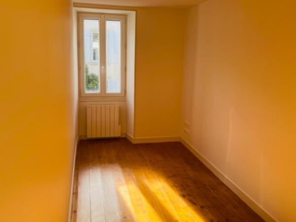 Location Maison 4 pièces Champdeniers-Saint-Denis (79220) - bourg