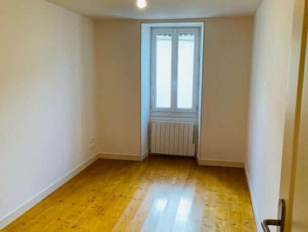 Location Maison 4 pièces Champdeniers-Saint-Denis (79220) - bourg