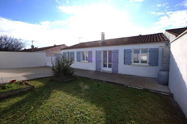 Maison à vendre à Royan - 4 pièces, 3 chambres, garage double