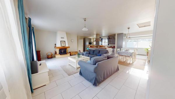 Maison à vendre à Royan - 4 pièces, 3 chambres, garage double