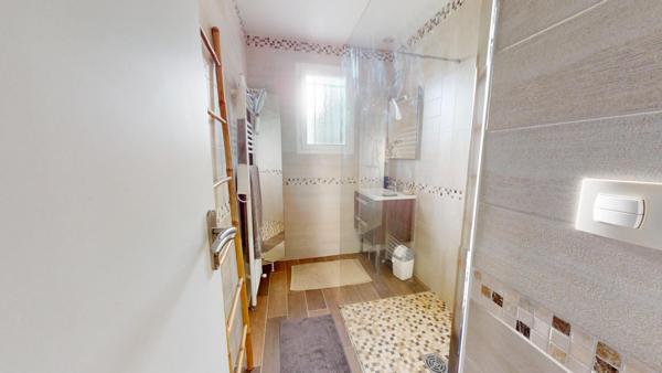 Maison à vendre à Royan - 4 pièces, 3 chambres, garage double