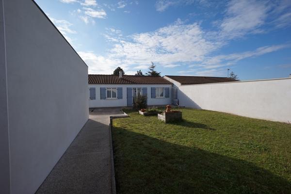 Maison à vendre à Royan - 4 pièces, 3 chambres, garage double