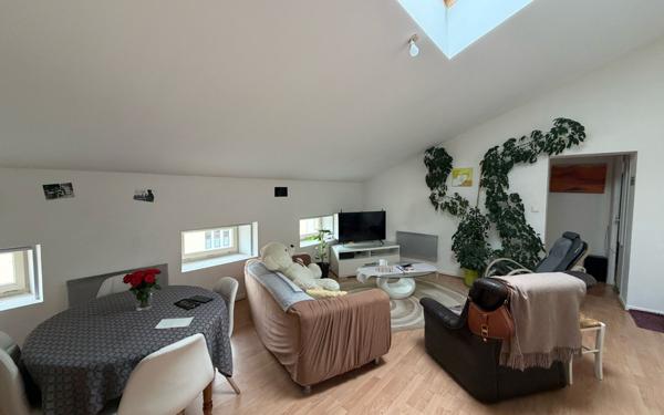 Appartement à louer    4 pièces •  Fains-Véel