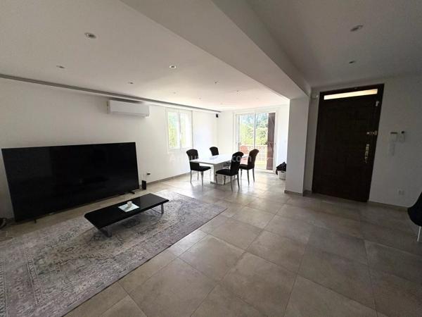 Location                                                      Appartement
                        
                     4 pièces                      110 m2                     à Martigues