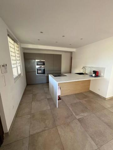 Location                                                      Appartement
                        
                     4 pièces                      110 m2                     à Martigues
