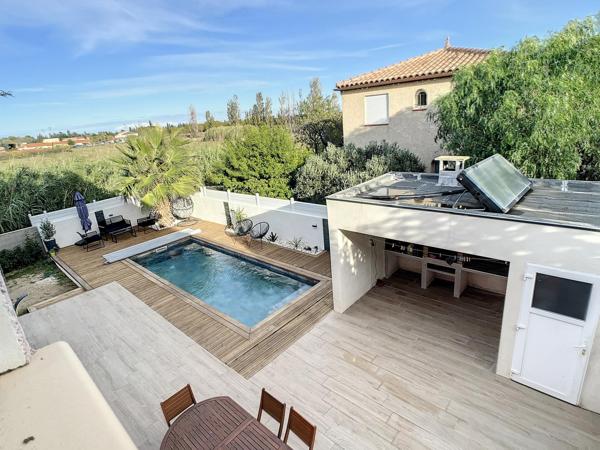 À vendre : Maison avec piscine sur terrain de 421 m²