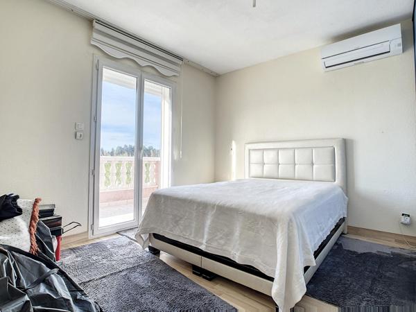 À vendre : Maison avec piscine sur terrain de 421 m²