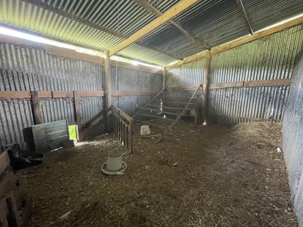 Corps de ferme sur 3 hectares – Maison, granges et hangar au cœur de la nature