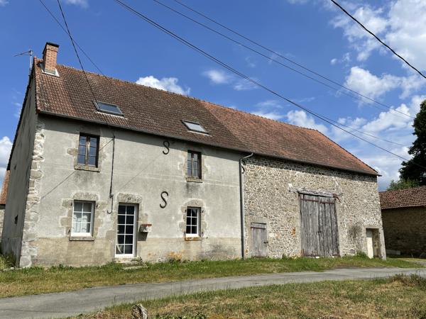 Corps de ferme sur 3 hectares – Maison, granges et hangar au cœur de la nature
