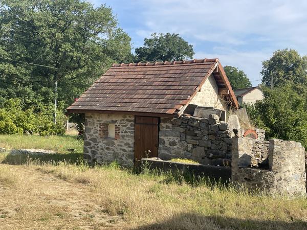 Corps de ferme sur 3 hectares – Maison, granges et hangar au cœur de la nature