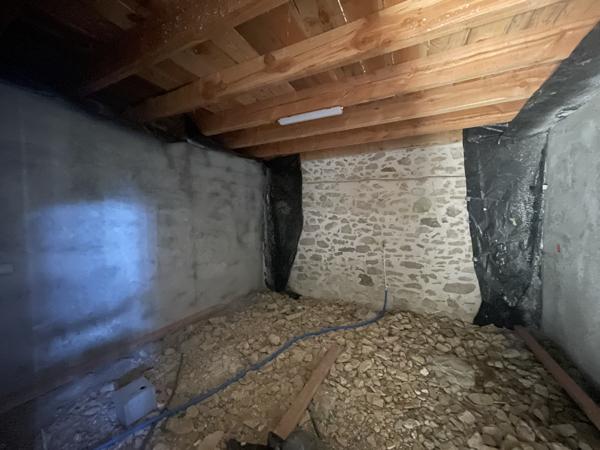 Corps de ferme sur 3 hectares – Maison, granges et hangar au cœur de la nature
