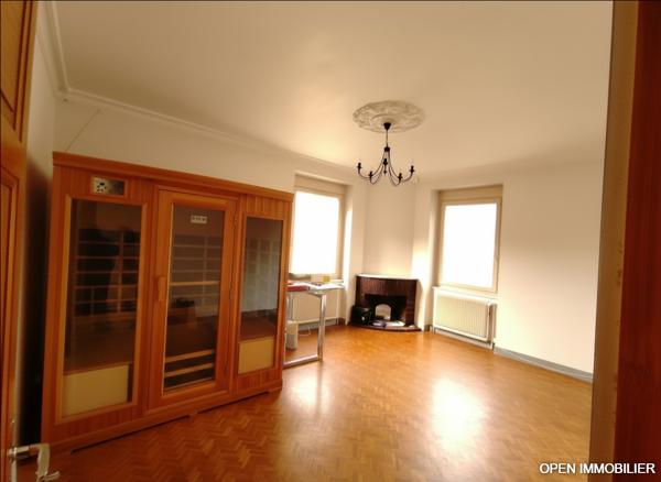 Saint-Laurent-sur-Gorre : Maison familiale de 176 m² avec local commercial