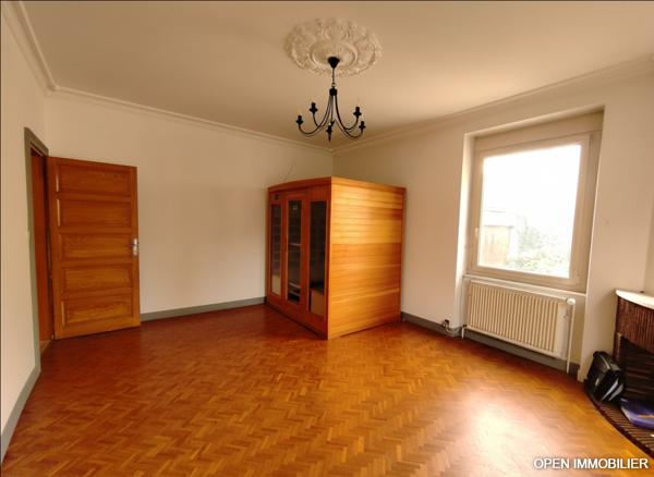 Saint-Laurent-sur-Gorre : Maison familiale de 176 m² avec local commercial