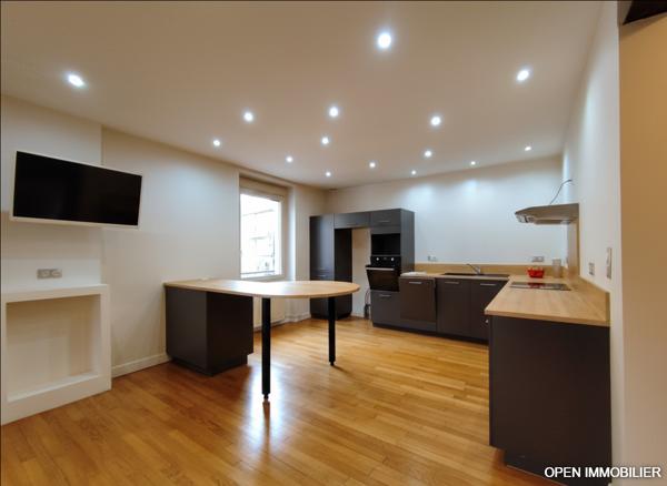 Saint-Laurent-sur-Gorre : Maison familiale de 176 m² avec local commercial