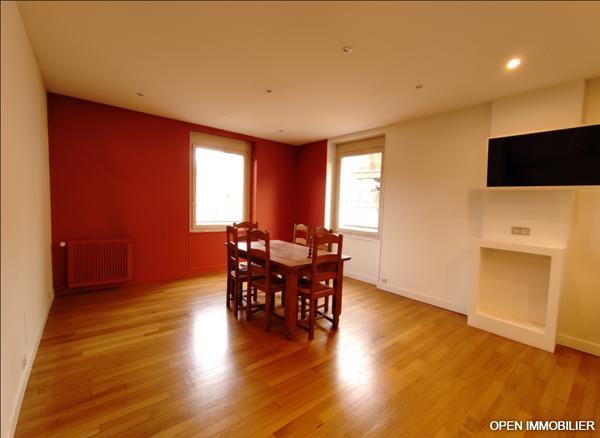 Saint-Laurent-sur-Gorre : Maison familiale de 176 m² avec local commercial