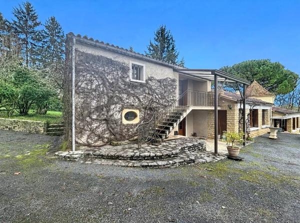 Vente                                                      Maison
                        
                     10 pièces                                         à Lalinde