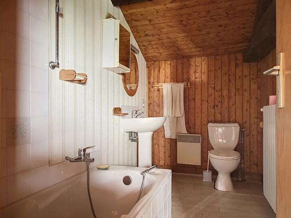 Vente                                                      Maison
                        
                     10 pièces                                         à Lalinde