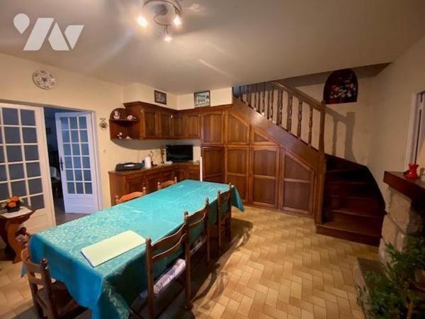 Maison à vendre - TINTENIAC ( ST BRIEUC DES IFFS) - Grande propriété située au calme comprenant...