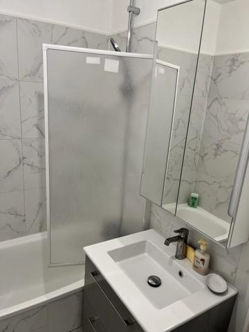 Location                                                      Appartement
                        
                     1 pièces                      27 m2                     à Paris 15