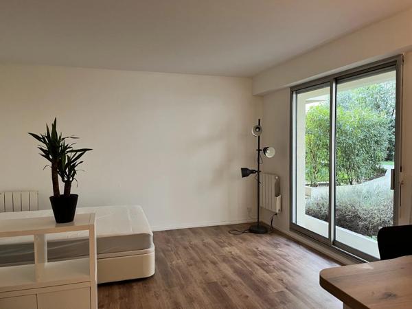 Location                                                      Appartement
                        
                     1 pièces                      27 m2                     à Paris 15