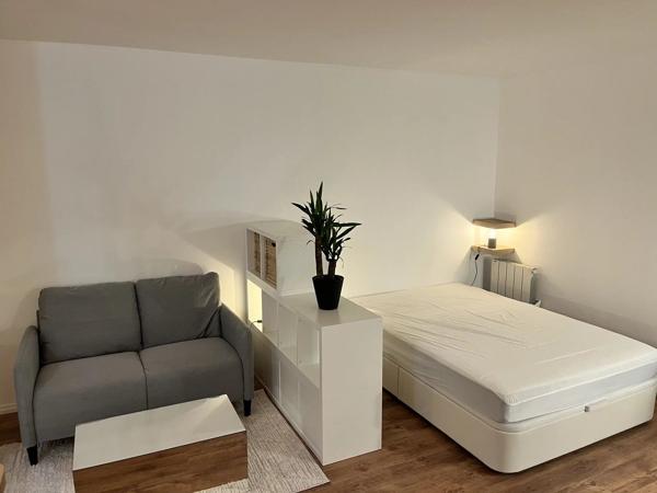 Location                                                      Appartement
                        
                     1 pièces                      27 m2                     à Paris 15