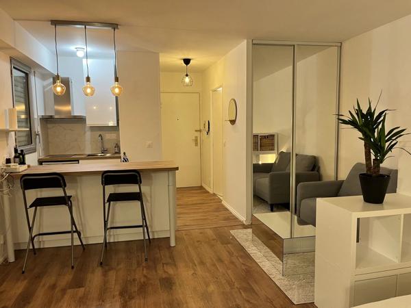 Location                                                      Appartement
                        
                     1 pièces                      27 m2                     à Paris 15
