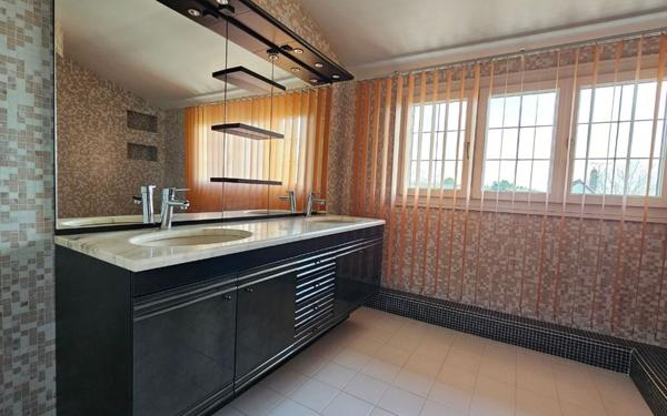 Maison à vendre    7 pièces •  Écos