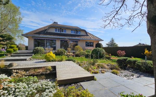 Maison à vendre    7 pièces •  Écos