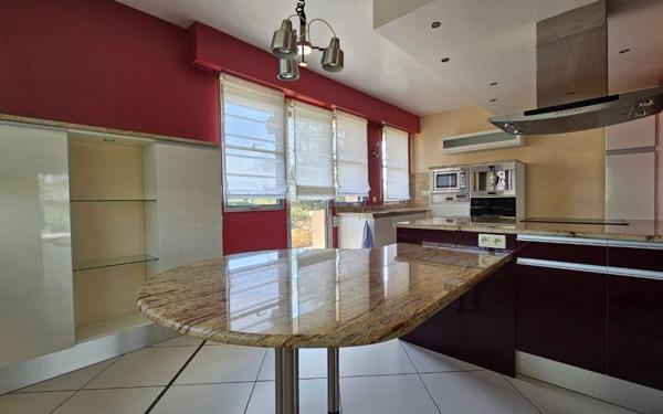 Maison à vendre    7 pièces •  Écos