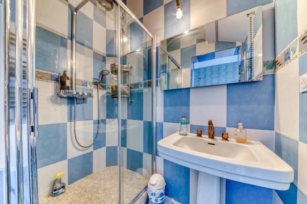 Maison 7 pièces de 200 m² située à Dardilly, piscine et terrain de plus de 3 000 m²