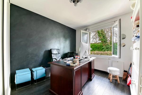 Maison 7 pièces de 200 m² située à Dardilly, piscine et terrain de plus de 3 000 m²