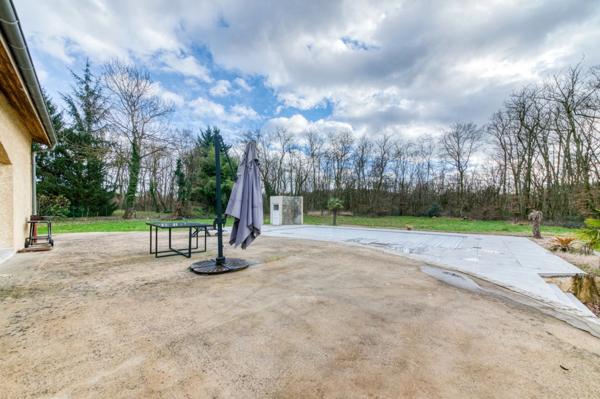 Maison 7 pièces de 200 m² située à Dardilly, piscine et terrain de plus de 3 000 m²