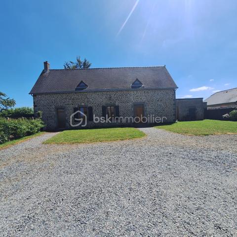 Maison en pierre située sur la commune de Commer, offrant 142 m² habitables.

Au rez-de-chaussée, vous découvrirez une entrée ouvrant sur une très belle pièce de vie lumineuse de plus de 50 m² avec un espace cuisine à aménager selon vos goûts et vos envies. Une chambre, une salle d’eau, un WC ainsi qu’une buanderie complètent ce niveau.
À l’étage, un bureau, un couloir desservant trois chambres ainsi qu’une salle de bain équipée d’une douche, d’une baignoire et d’un WC.

À l’extérieur, la propriété dispose d’une très belle terrasse, d’un jardin agréable ainsi que de plusieurs dépendances : un petit bâtiment dédié à la chaufferie, un garage avec atelier, un bâtiment ouvert servant de garage ainsi que deux bâtiments à réhabiliter offrant un beau potentiel d’aménagement.

L’ensemble est implanté sur un terrain plat et arboré de plus de 4 000 m², idéal pour profiter d’un environnement calme et verdoyant.

Chauffage par géothermie.

Maison pleine de charme avec de beaux volumes, idéale pour une famille en quête de confort et d’authenticité.