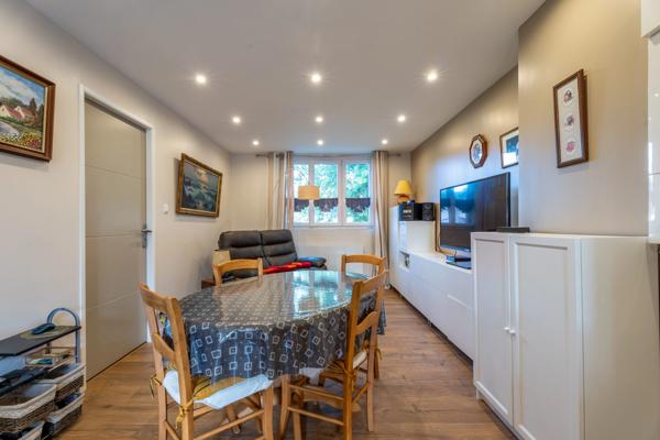 Appartement T3 de 53m2 avec cave et parking à Heyrieux.