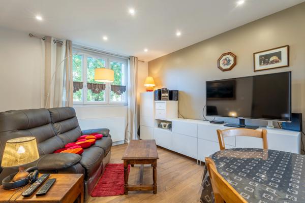 Appartement T3 de 53m2 avec cave et parking à Heyrieux.