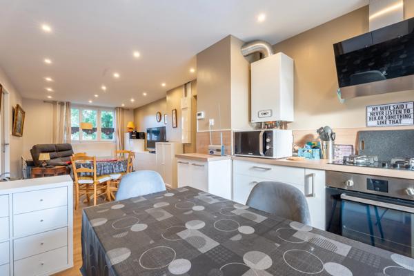 Appartement T3 de 53m2 avec cave et parking à Heyrieux.