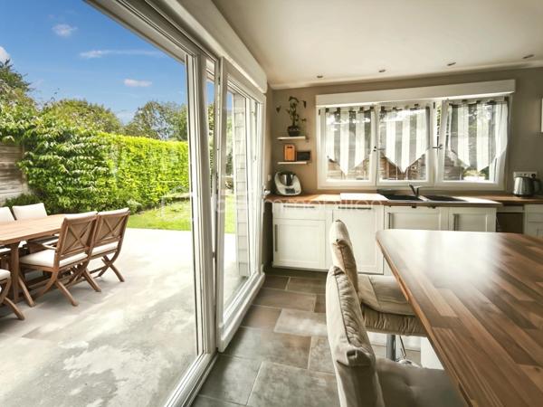 Située sur la commune de Gévezé 35850, je vous invite à venir découvrir cette charmante maison familiale, présentant de nombreux atouts rares sur ce type de bien et un cadre de vie agréable
107m2 développés sur deux niveaux, parfaitement agencés et optimisés
3 chambres avec possibilité de créer une quatrième 

L'entrée vous accueille et s'ouvre sur une lumineuse pièce de vie orientée Sud Est / Ouest 
Le mur en pierres apparentes apporte au salon séjour tout son cachet et une atmosphère chaleureuse 
L'espace bénéficie d'un poêle à bois qui viendra sublimer vos soirées d'hiver

La cuisine aménagée et équipée, intégrée dans l'extension, constitue un bel espace de vie à part entière
Très conviviale, elle séduit par ses volumes généreux et s'ouvre sur la terrasse par une grande baie vitrée
Vous disposerez ici d'un accès à l'arrière-cuisine et à la lingerie attenante pour plus de confort au quotidien 

Le rez de chaussée propose également un espace nuit 
Une chambre de 14m2 dotée d'une grande baie vitrée et d'un placard
Une salle d'eau à aménager et un WC indépendant complètent ce niveau

À l'étage vous sont proposées deux chambres soigneusement décorées
L'une dispose d'un dressing et la deuxième d'un placard 

Une spacieuse salle de bain avec baignoire et double vasque 
Un WC indépendant

Les extérieurs :

Le jardin clos et sans vis à vis, offre un environnement agréable pour profiter pleinement des beaux jours
Vous profiterez d'une terrasse de 20m2, ainsi qu'un espace salon aménagé sur dalle béton avec éclairage au fond du jardin 
Un cabanon de jardin aménagé disposant de l'électricité et éclairage pouvant accueillir 4 vélos
Autre atout appréciable : un accès direct à l'arrière cuisine depuis le jardin pour un côté pratique

A l'avant, la configuration laisse la possibilité d'une future extension 
Deux places de stationnements sont également à disposition

Vous l'aurez compris ce bien présente de nombreux atouts rares sur le marché et dispose d'un beau potentiel pour ceux qui souhaitent d'avantage d'espace
Chauffage gaz

À découvrir sans tarder !