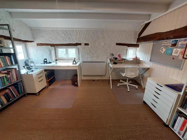 Belle maison de village rénovée avec 5 chambres, dépendances et jardin, située entre Ruffec et Civray