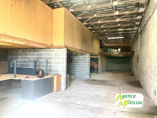 GARAGE AVEC TERRAIN Centre Bourg SCORBE CLAIRVAUX