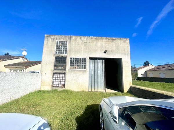 GARAGE AVEC TERRAIN Centre Bourg SCORBE CLAIRVAUX
