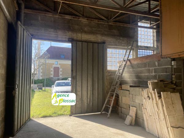 GARAGE AVEC TERRAIN Centre Bourg SCORBE CLAIRVAUX