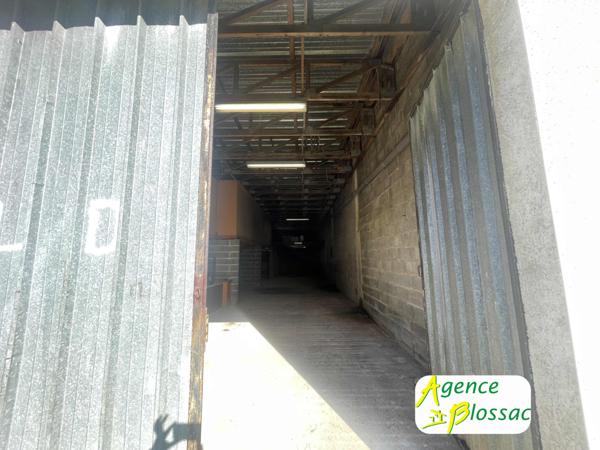 GARAGE AVEC TERRAIN Centre Bourg SCORBE CLAIRVAUX