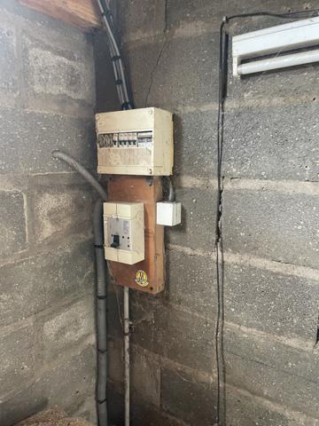 GARAGE AVEC TERRAIN Centre Bourg SCORBE CLAIRVAUX