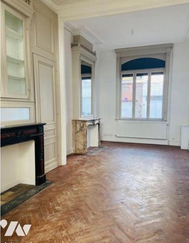 TOURCOIG CENTRE VILLE.
Semi-bourgeoise 125 M².
4 chambres et grande salle de bains