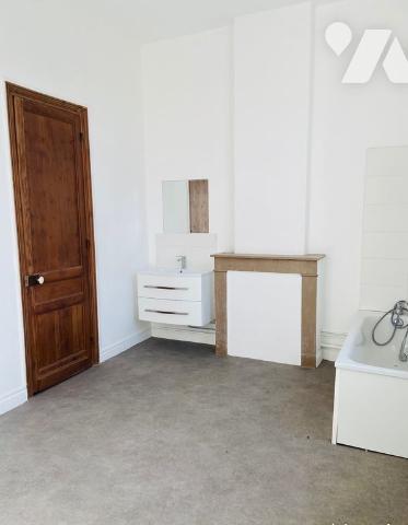 TOURCOIG CENTRE VILLE.
Semi-bourgeoise 125 M².
4 chambres et grande salle de bains