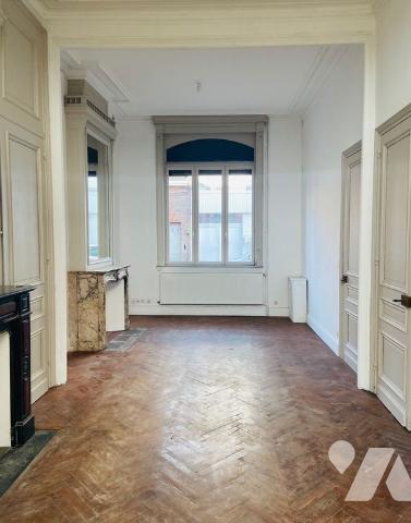 TOURCOIG CENTRE VILLE.
Semi-bourgeoise 125 M².
4 chambres et grande salle de bains